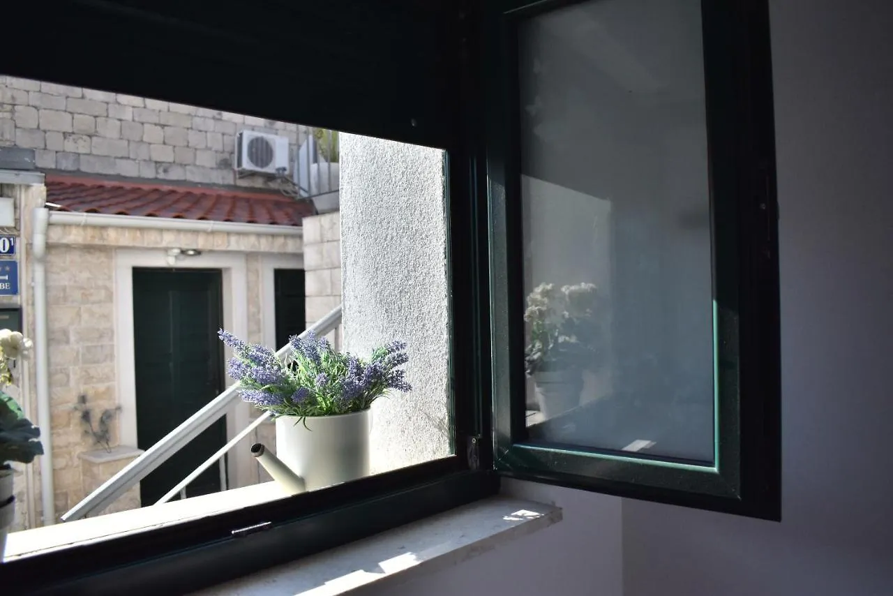 Twin Love Apartment Split