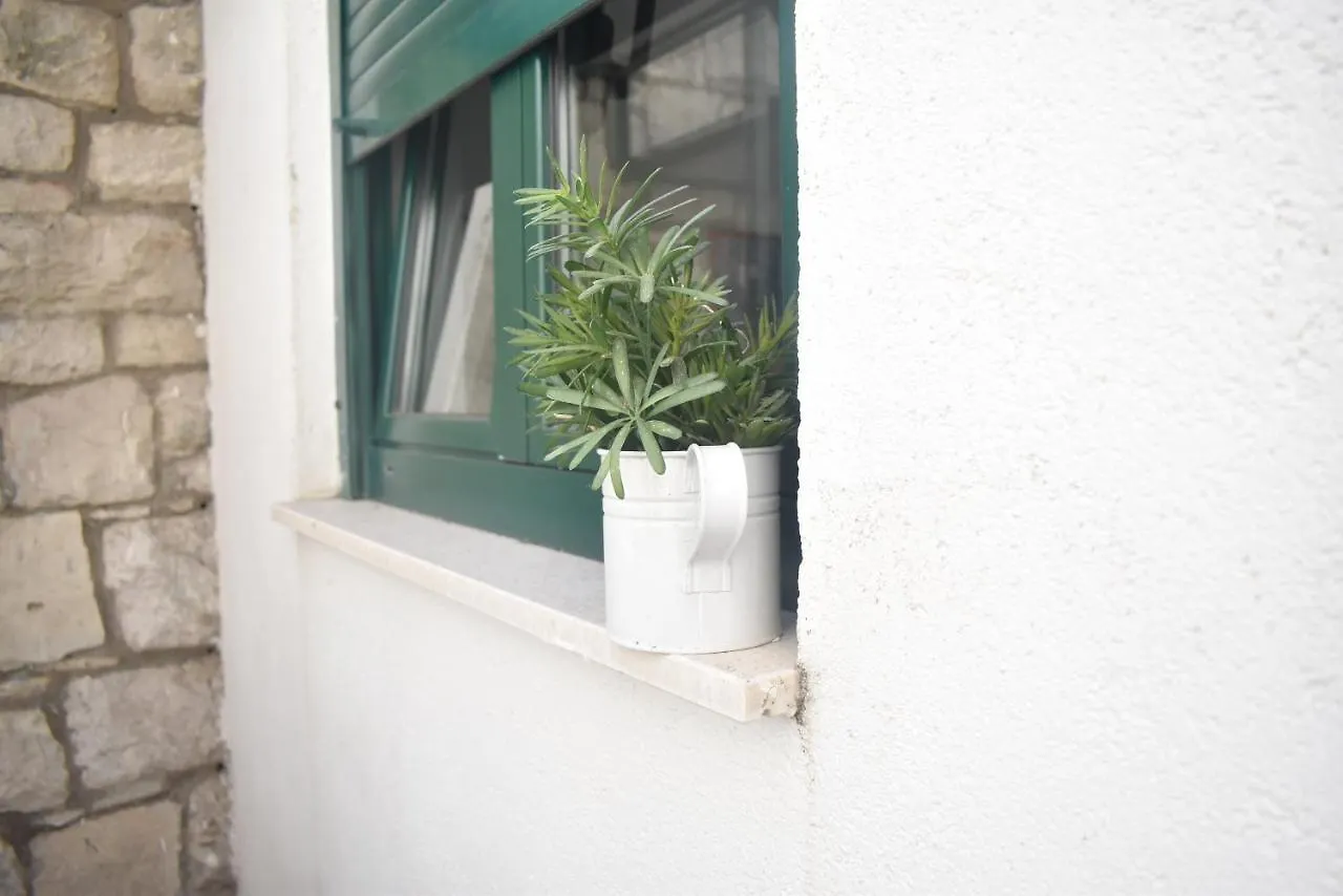 Twin Love Apartment Split