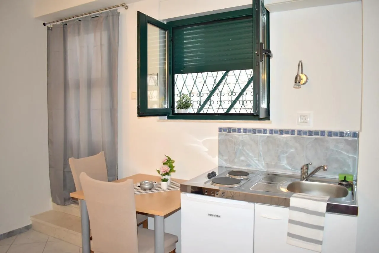 Twin Love Apartment Split