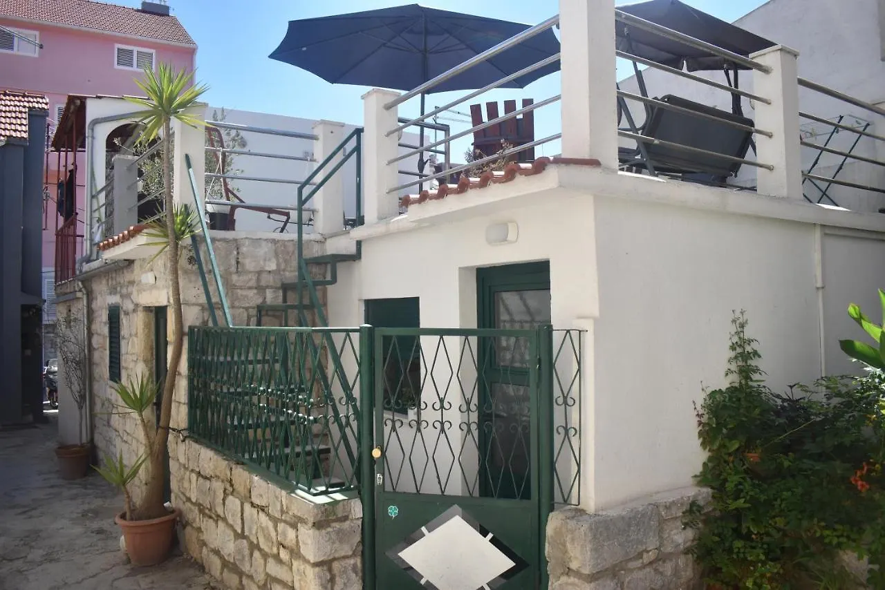 Twin Love Apartment Split