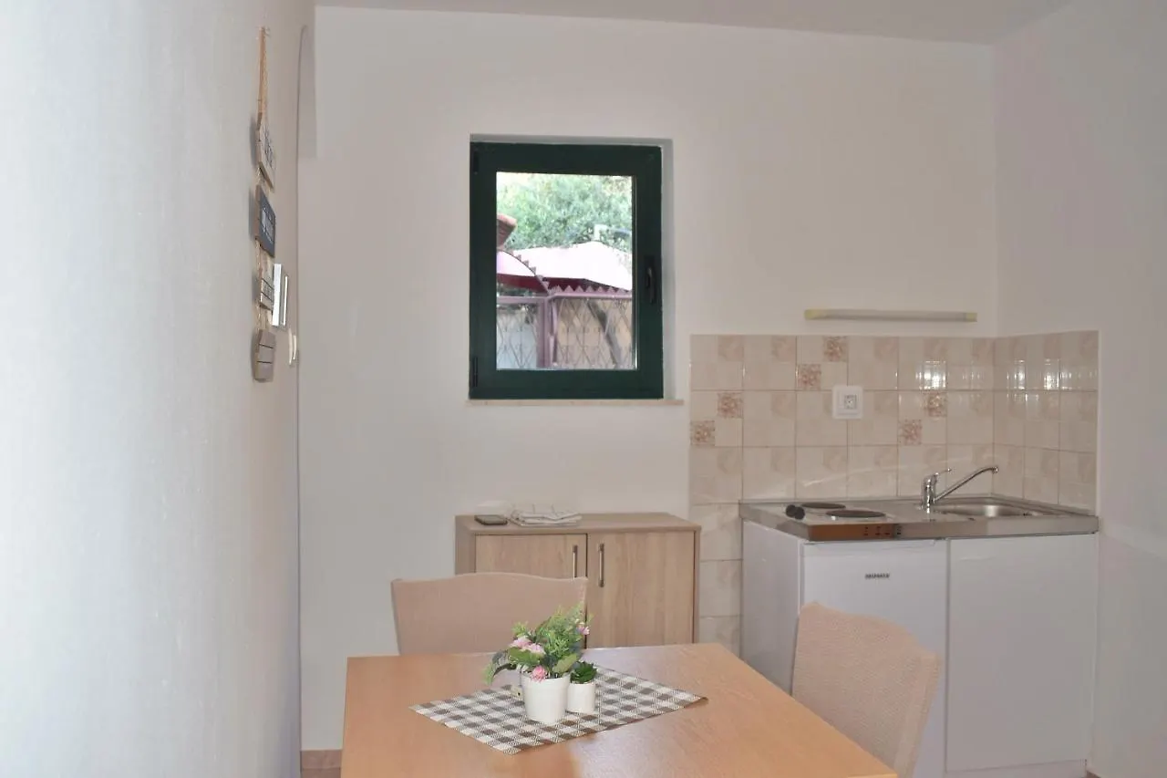 Twin Love Apartment Split