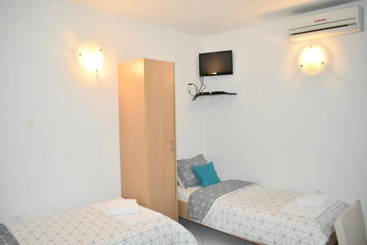 Twin Love Apartment Split